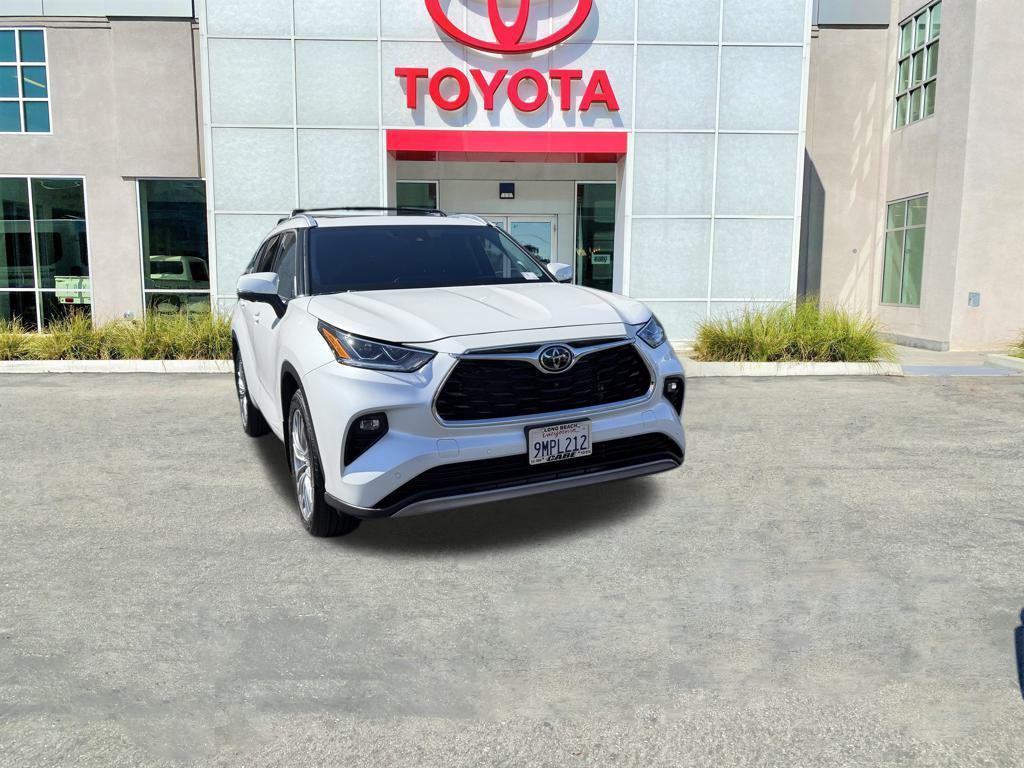 used 2024 Toyota Highlander car