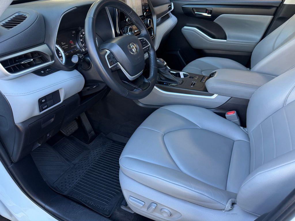 used 2022 Toyota Highlander car, priced at $36,498
