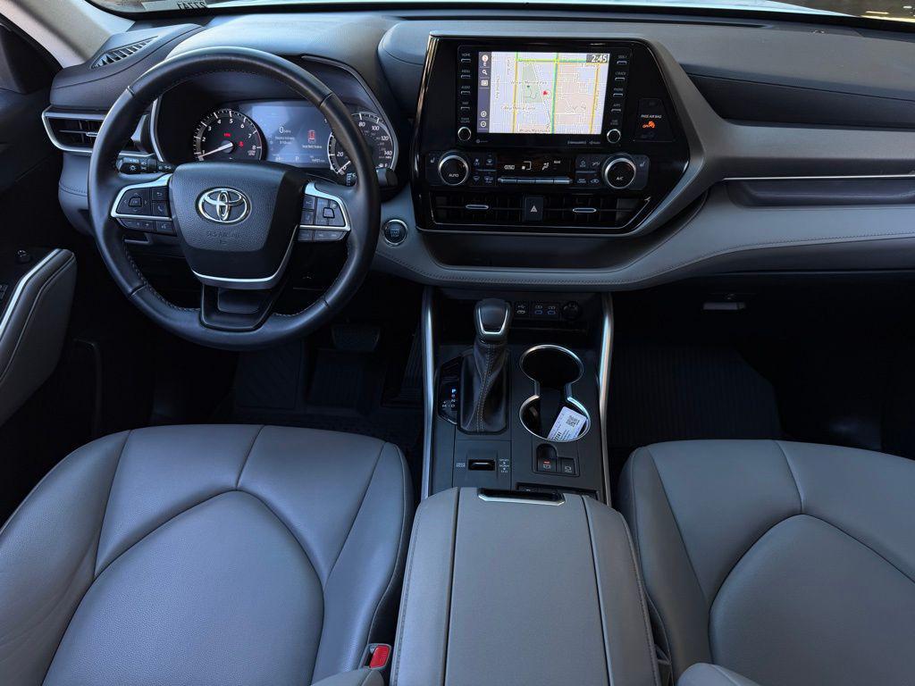 used 2022 Toyota Highlander car, priced at $36,498