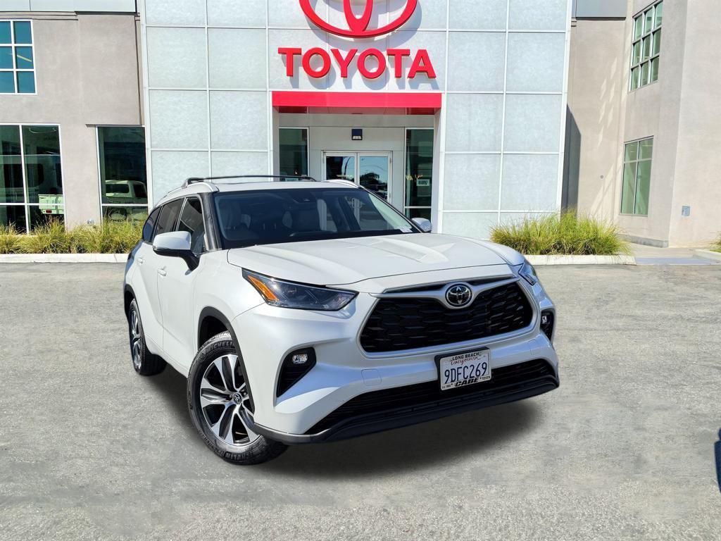 used 2022 Toyota Highlander car, priced at $36,498