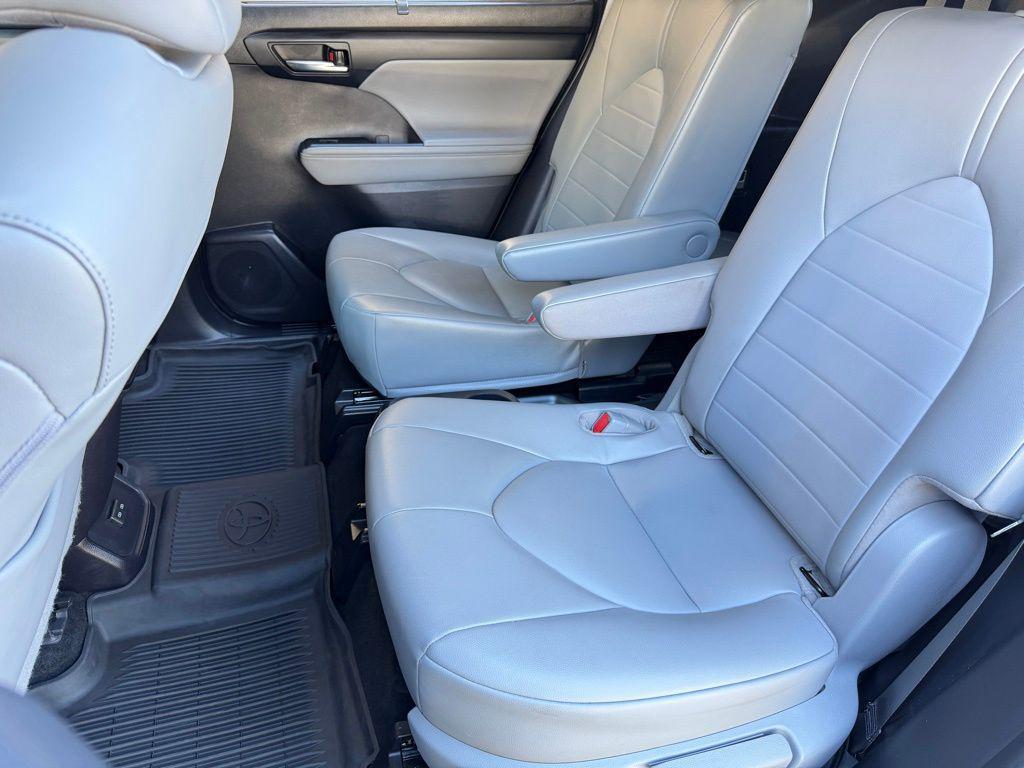used 2022 Toyota Highlander car, priced at $36,498