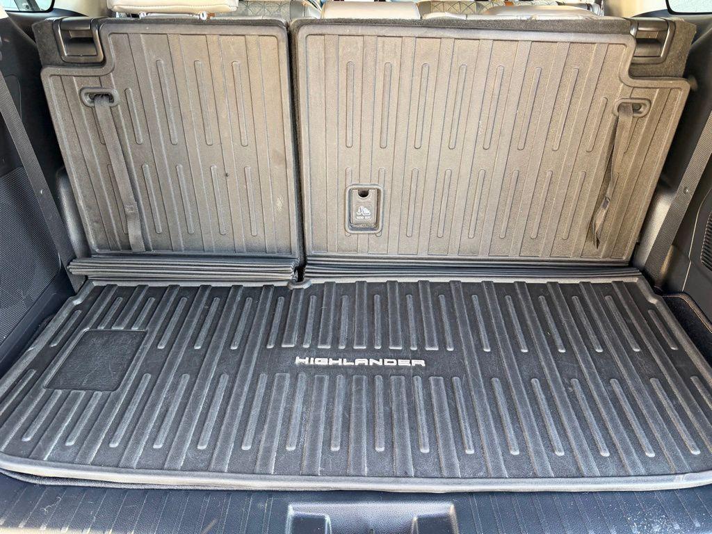 used 2022 Toyota Highlander Hybrid car, priced at $37,998