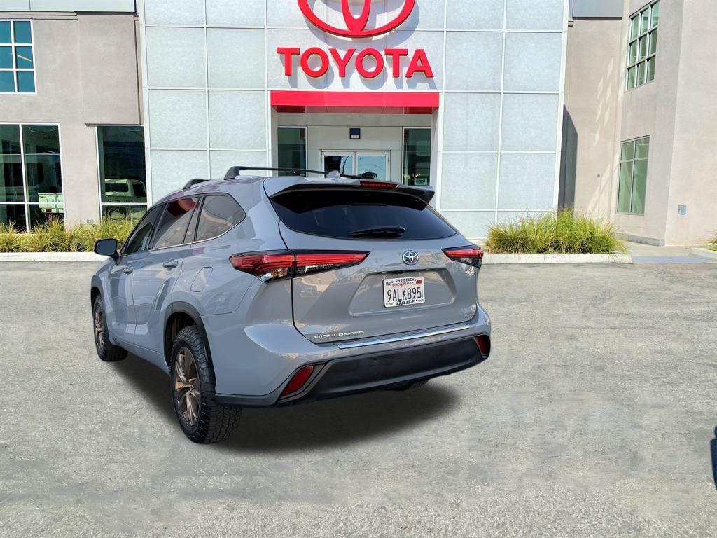 used 2022 Toyota Highlander Hybrid car, priced at $37,998