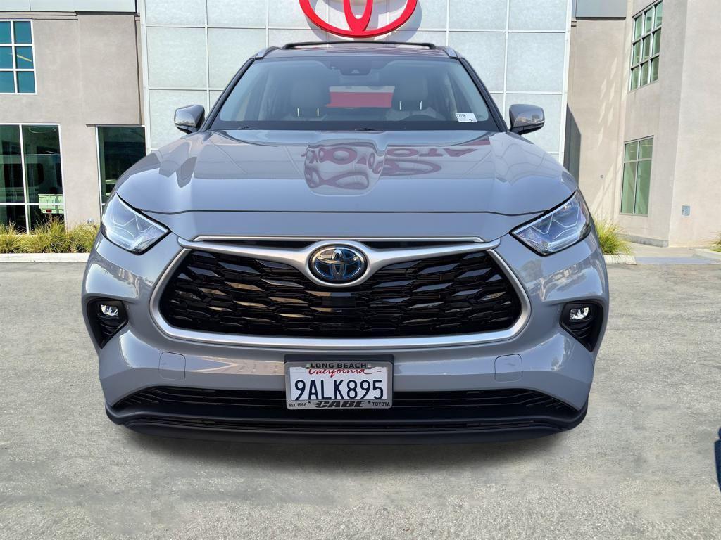 used 2022 Toyota Highlander Hybrid car, priced at $37,998