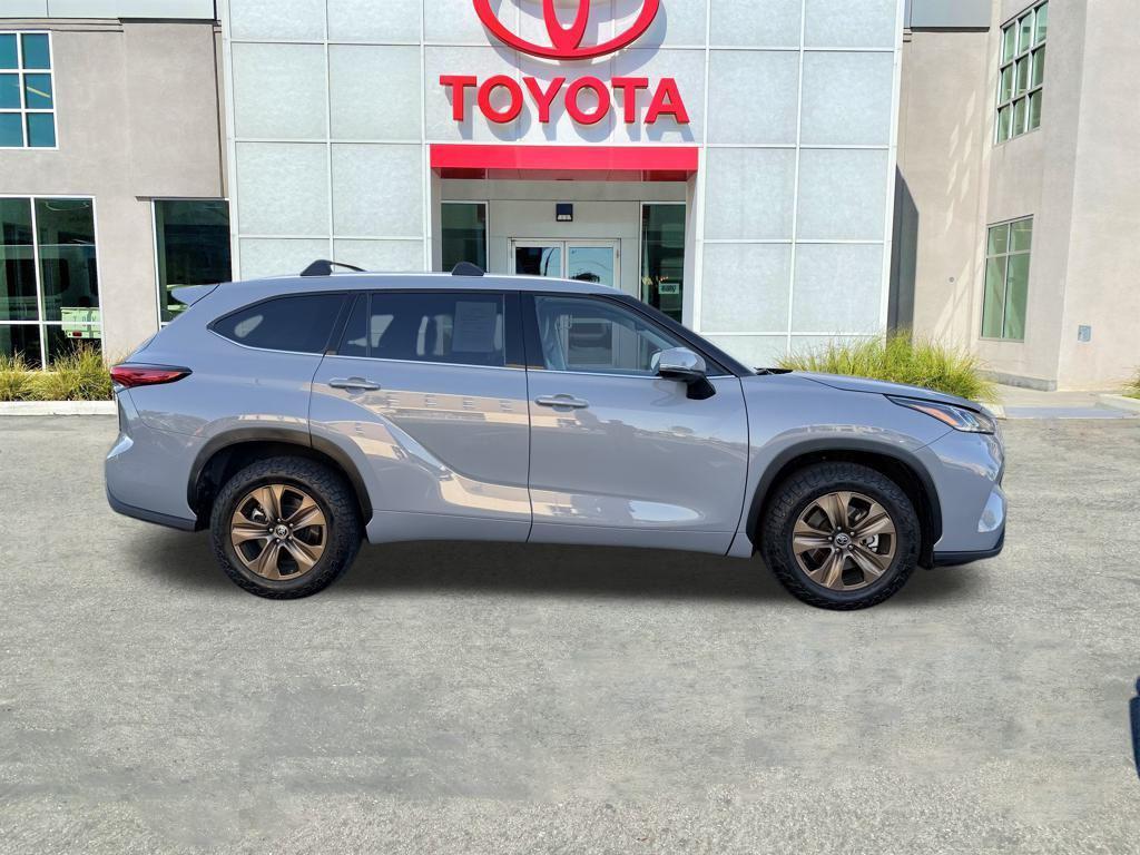 used 2022 Toyota Highlander Hybrid car, priced at $37,998