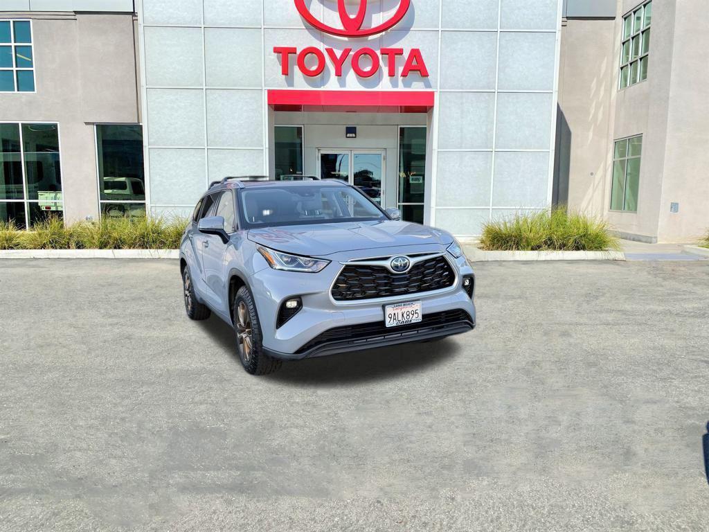 used 2022 Toyota Highlander Hybrid car, priced at $37,998