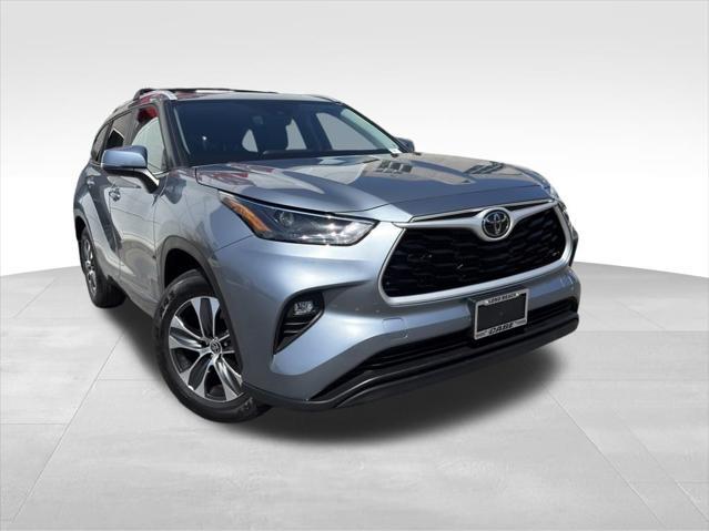used 2023 Toyota Highlander car, priced at $35,998