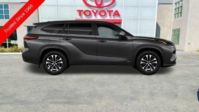 new 2025 Toyota Highlander Hybrid car, priced at $48,198