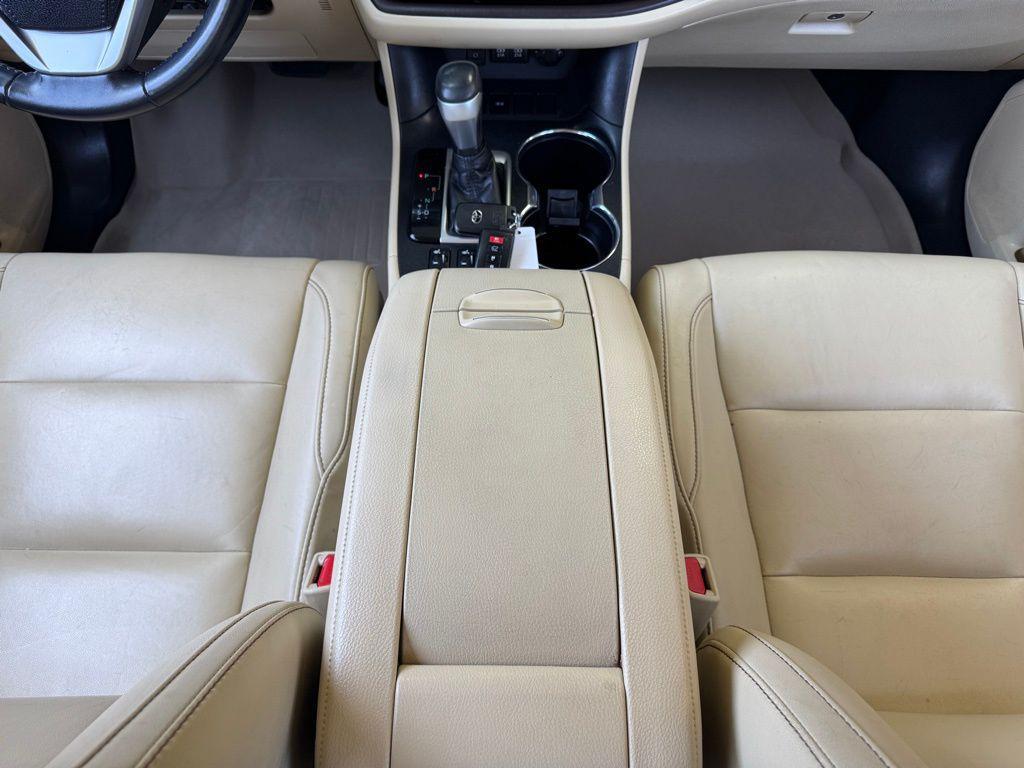 used 2018 Toyota Highlander car, priced at $26,398