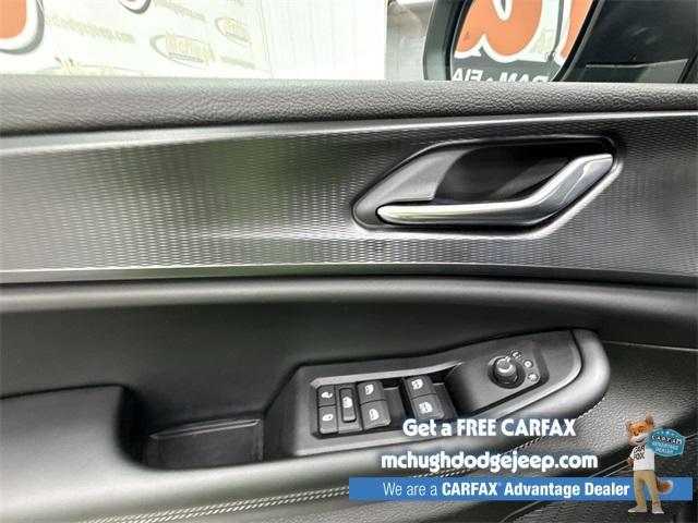 used 2025 Jeep Grand Cherokee car, priced at $38,994