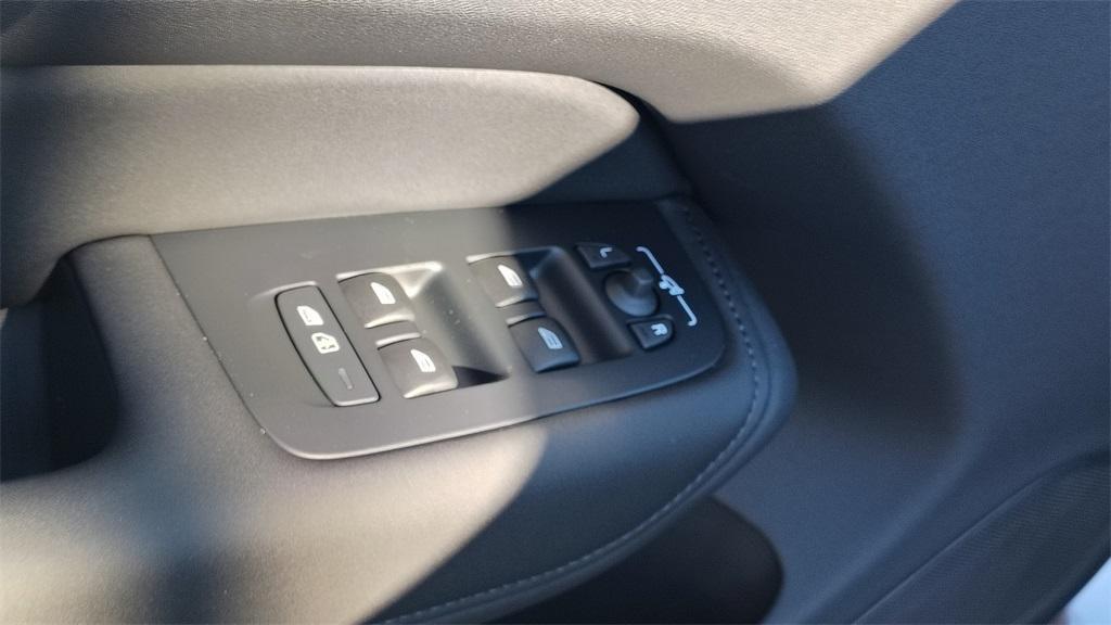 new 2026 Volvo XC60 car, priced at $55,171