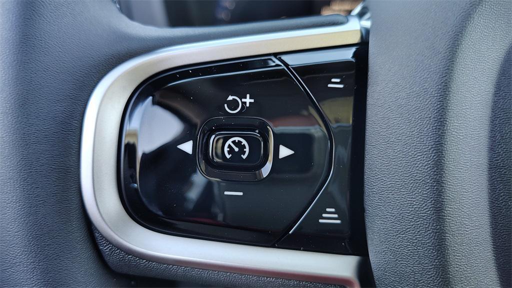 new 2026 Volvo XC60 car, priced at $55,171