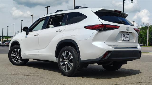 used 2022 Toyota Highlander car, priced at $35,900