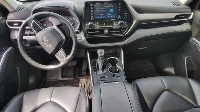 used 2022 Toyota Highlander car, priced at $35,900