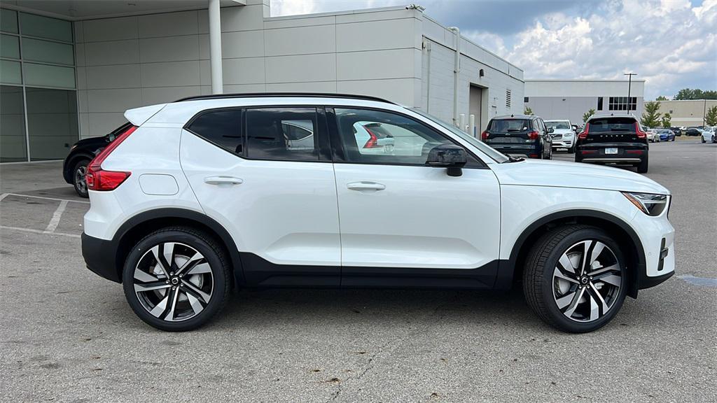 new 2025 Volvo XC40 car, priced at $45,820