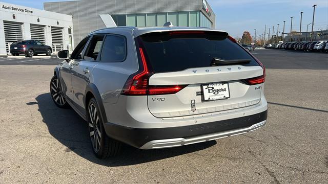 new 2025 Volvo V90 Cross Country car