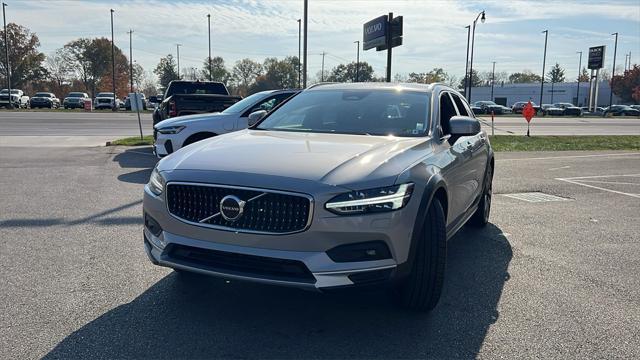 new 2025 Volvo V90 Cross Country car