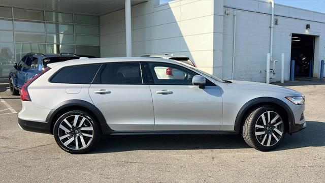 new 2025 Volvo V90 Cross Country car