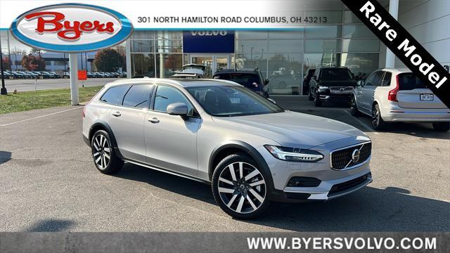 new 2025 Volvo V90 Cross Country car