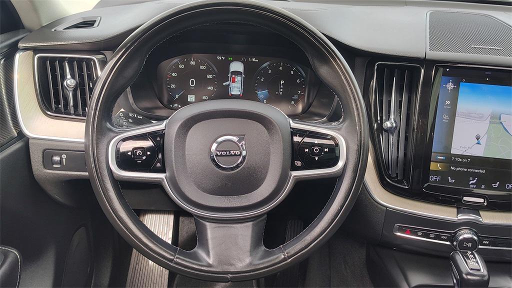 used 2021 Volvo XC60 car, priced at $25,900