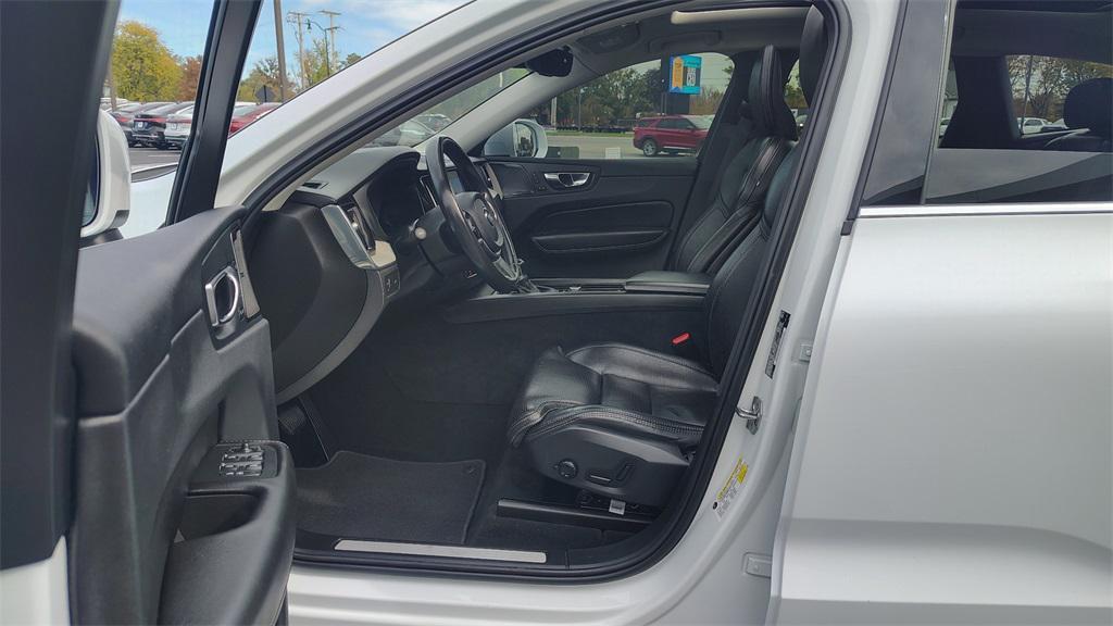 used 2021 Volvo XC60 car, priced at $25,900