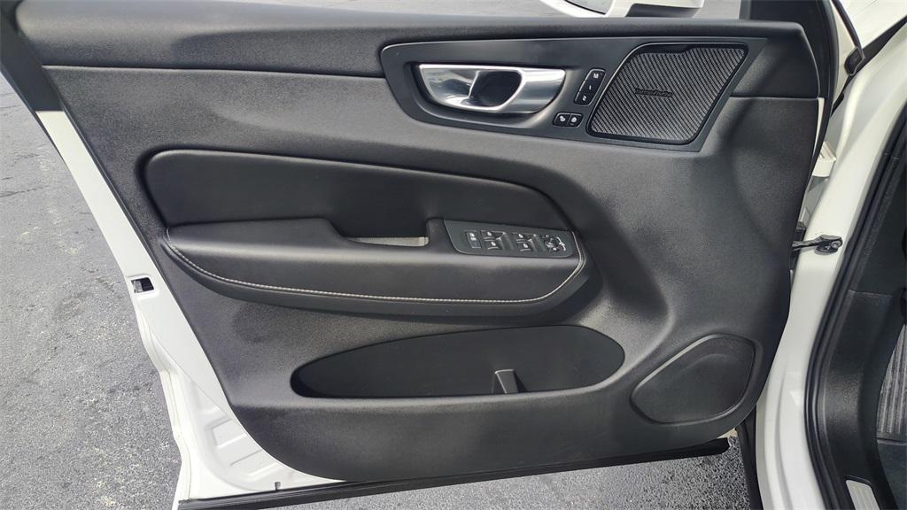 used 2021 Volvo XC60 car, priced at $25,900