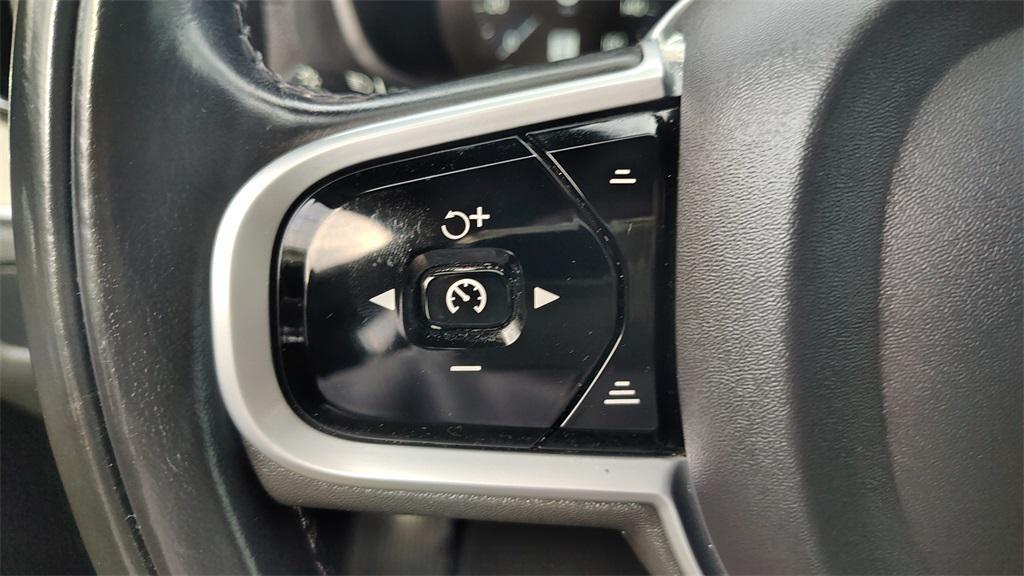 used 2021 Volvo XC60 car, priced at $25,900