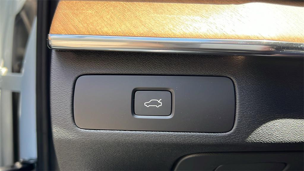 new 2025 Volvo XC90 car, priced at $63,895