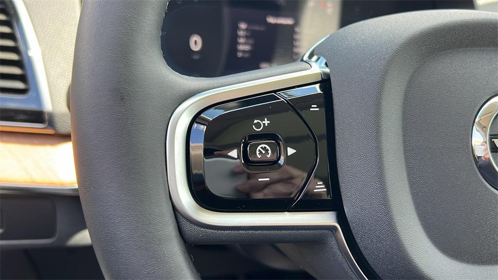 new 2025 Volvo XC90 car, priced at $63,895