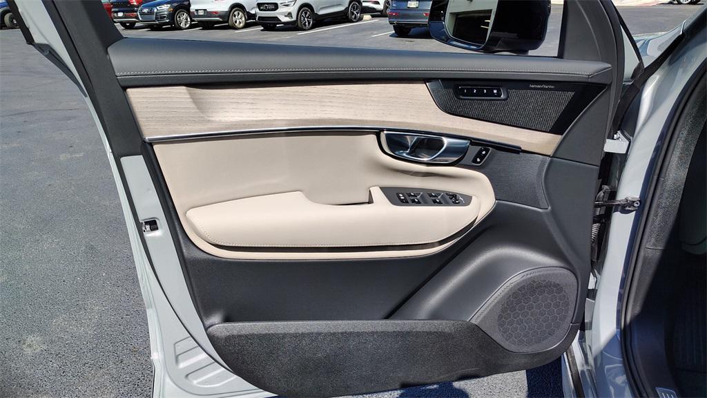 new 2026 Volvo XC90 car, priced at $71,971