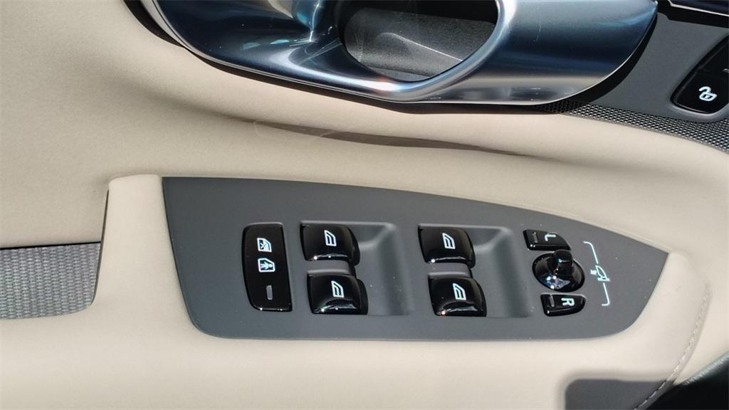 new 2026 Volvo XC90 car, priced at $71,971