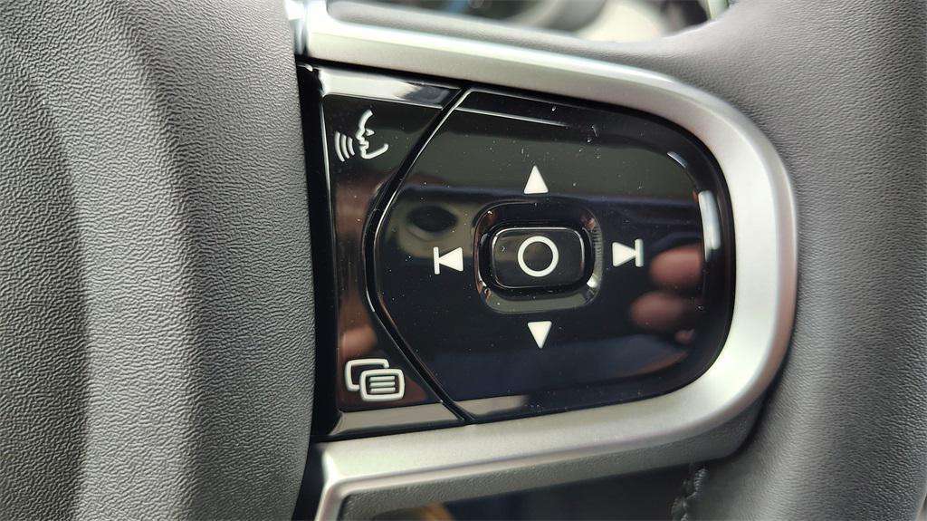 new 2025 Volvo XC60 car, priced at $53,360