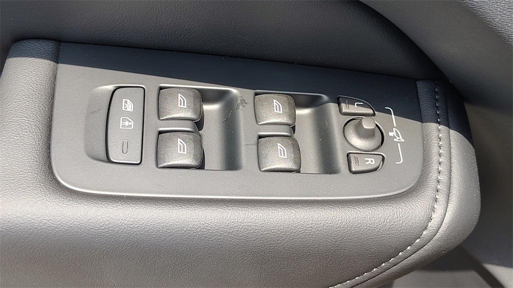 new 2025 Volvo XC60 car, priced at $53,360