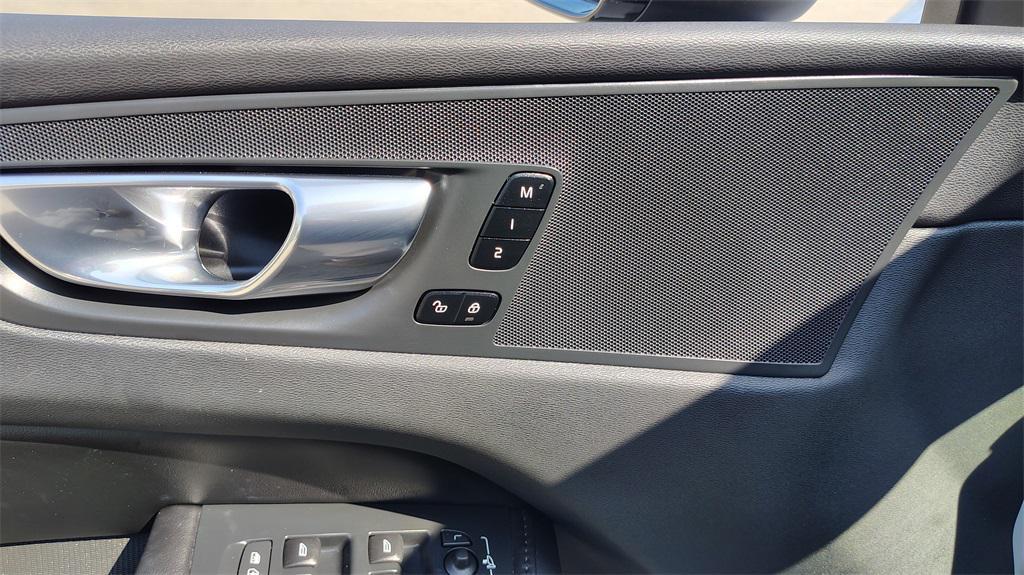 used 2023 Volvo XC60 car, priced at $38,900