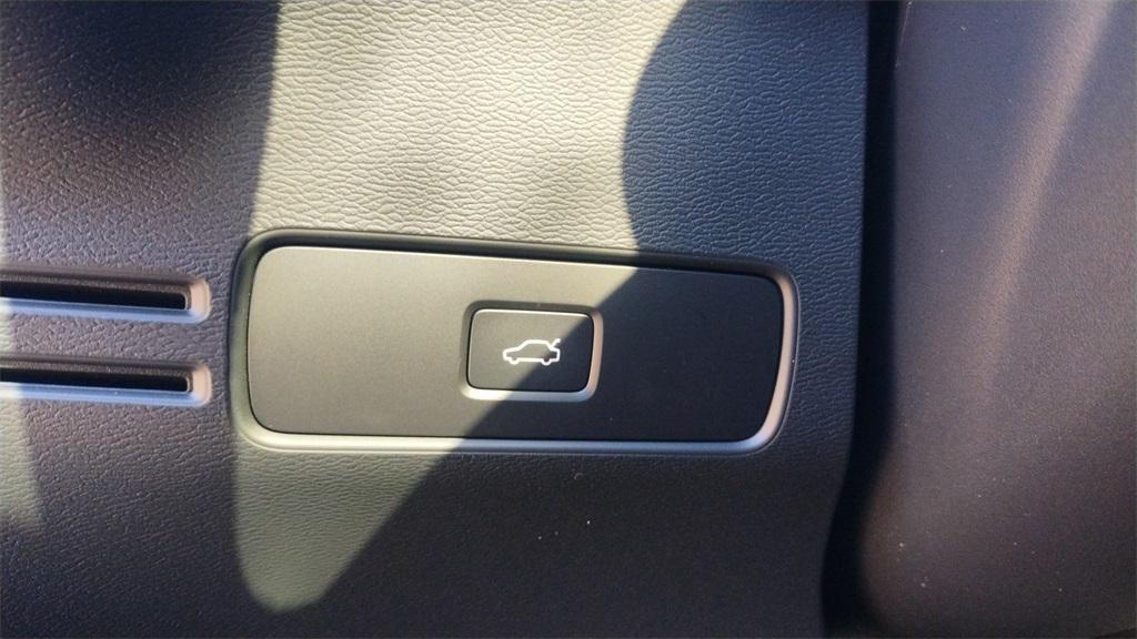 new 2025 Volvo XC40 car, priced at $49,145