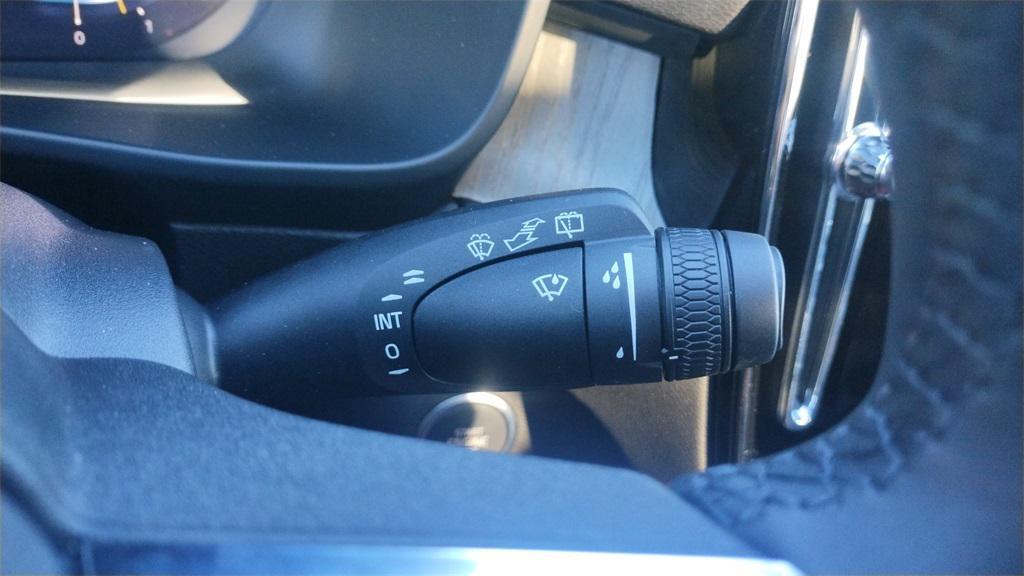 new 2025 Volvo XC40 car, priced at $49,145