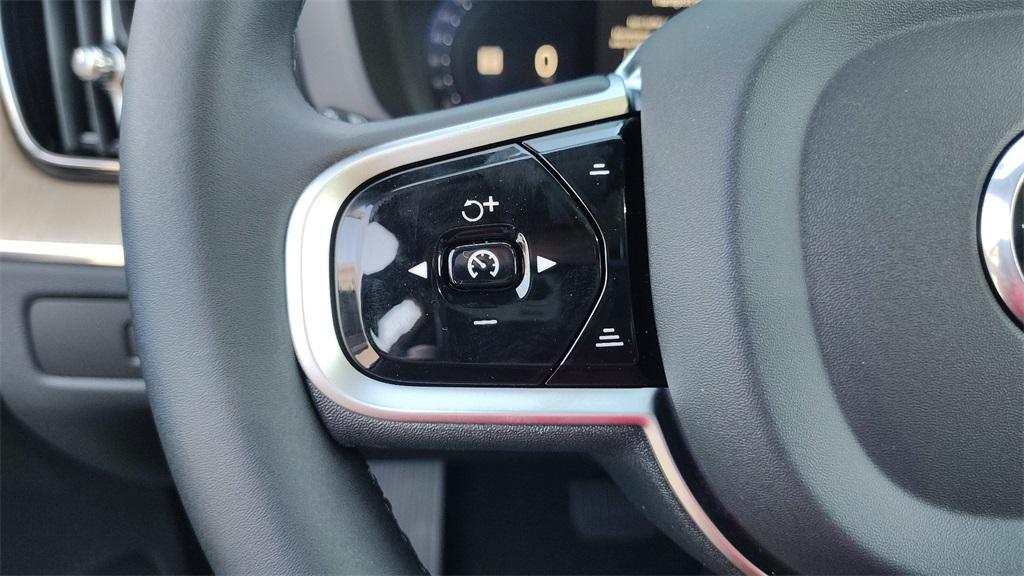 new 2026 Volvo XC60 car, priced at $55,171