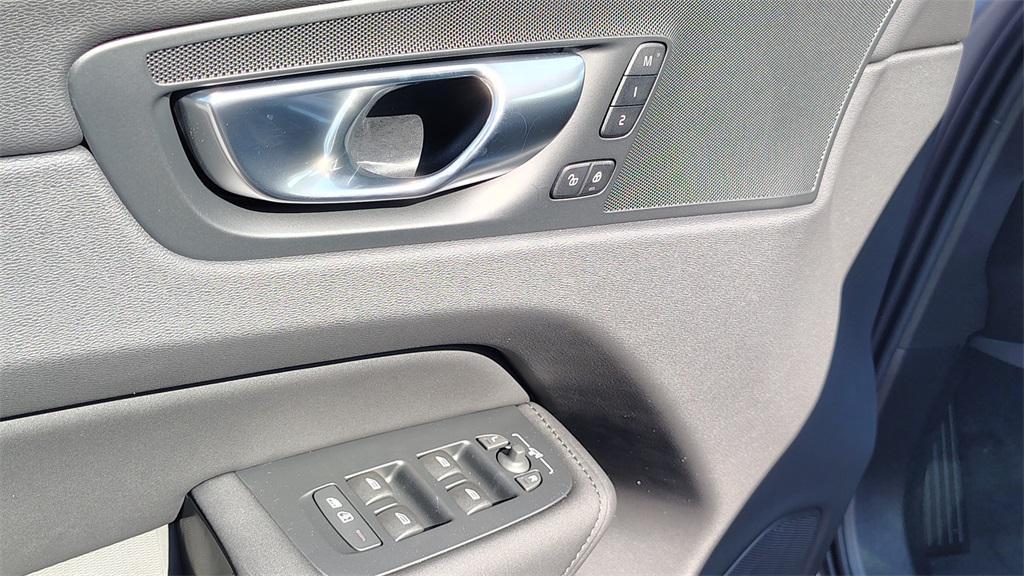 new 2026 Volvo XC60 car, priced at $55,171