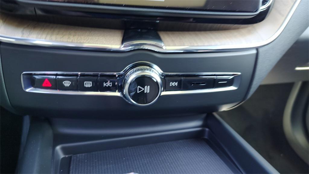 new 2026 Volvo XC60 car, priced at $55,171