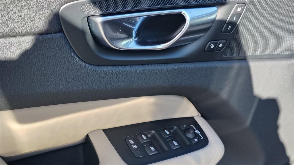 new 2026 Volvo XC60 car, priced at $57,145