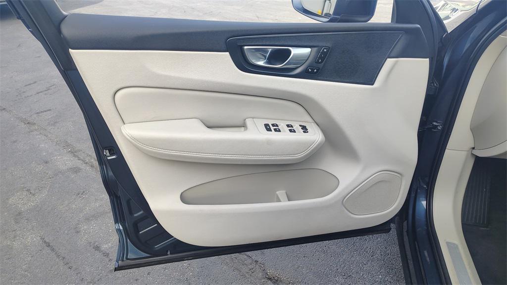used 2023 Volvo XC60 car, priced at $30,900