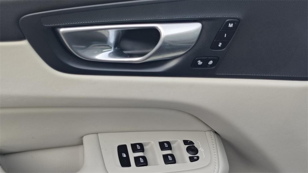 used 2023 Volvo XC60 car, priced at $30,900