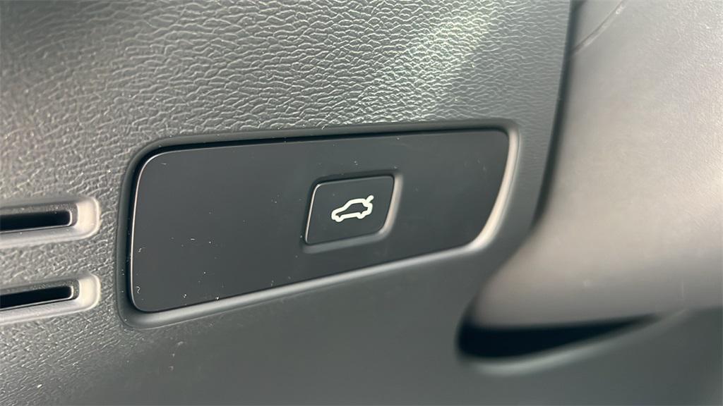 new 2025 Volvo XC40 car, priced at $46,820