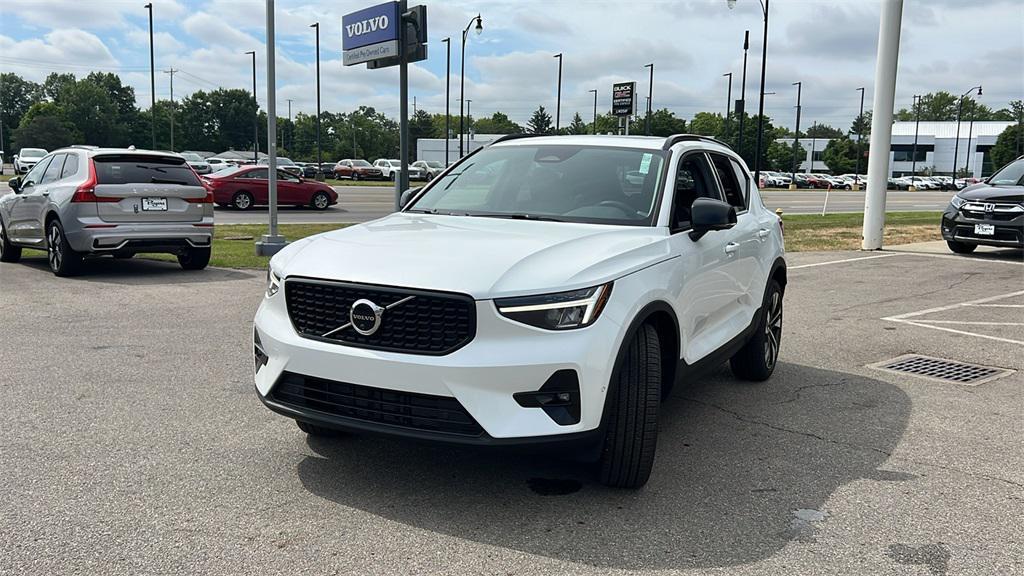 new 2025 Volvo XC40 car, priced at $46,820
