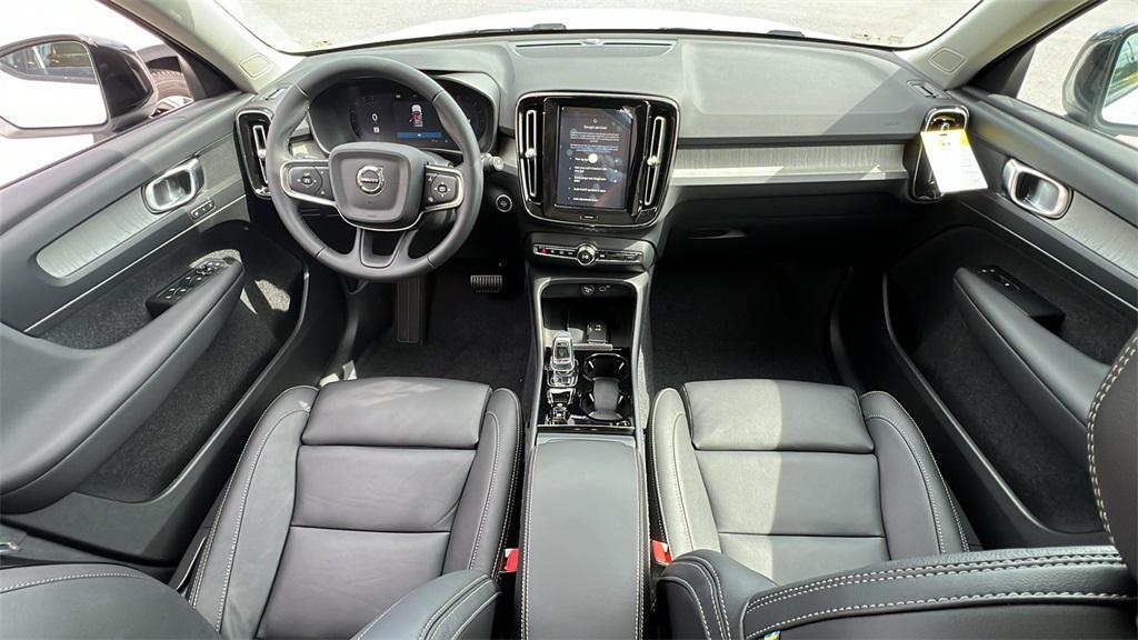 new 2025 Volvo XC40 car, priced at $46,820