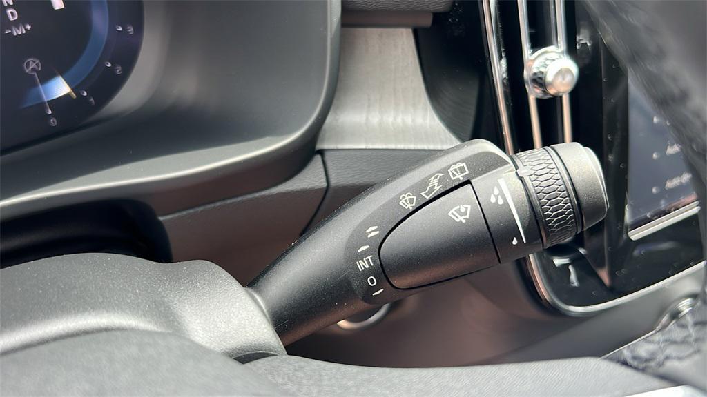new 2025 Volvo XC40 car, priced at $46,820