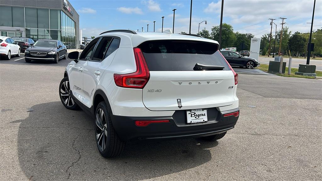 new 2025 Volvo XC40 car, priced at $46,820