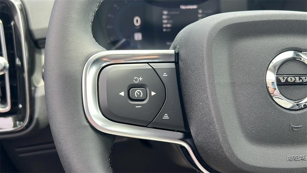 new 2025 Volvo XC40 car, priced at $46,820