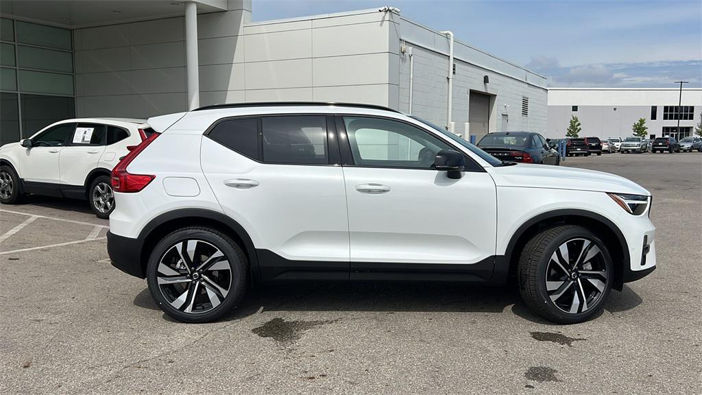 new 2025 Volvo XC40 car, priced at $46,820