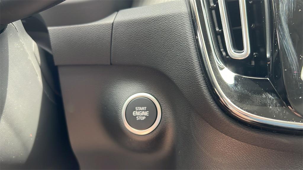 new 2025 Volvo XC40 car, priced at $46,820